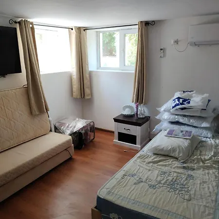 Appartement 2 Bed - Sleeps 7 - Private Garden - Parking Tŭnkovo
