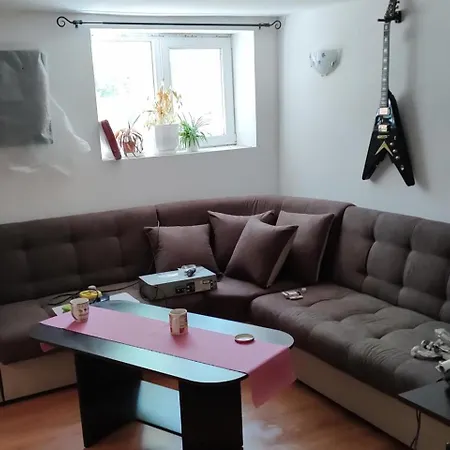 2 Bed - Sleeps 7 - Private Garden - Parking Appartement *