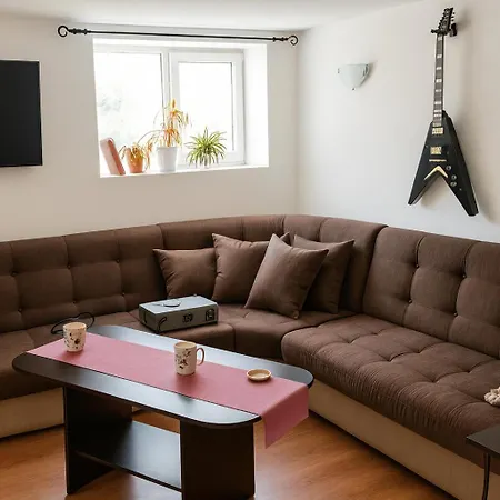 2 Bed - Sleeps 7 - Private Garden - Parking * Tŭnkovo