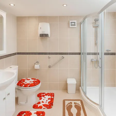 Apartment 2 Bed - Sleeps 7 - Private Garden - Parking Tŭnkovo